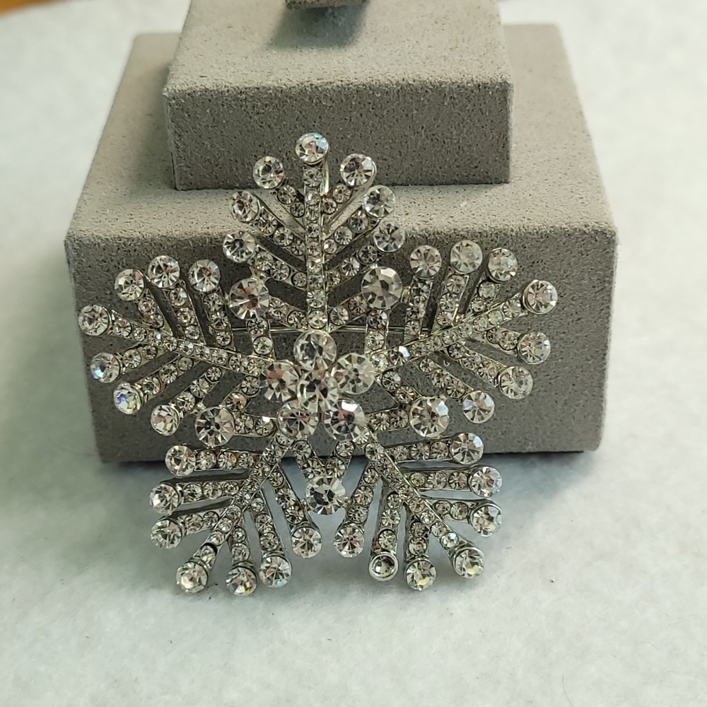 Silver Tone Crystal Snowflake Brooch Rhinestone Starburst Winter Statement Pin